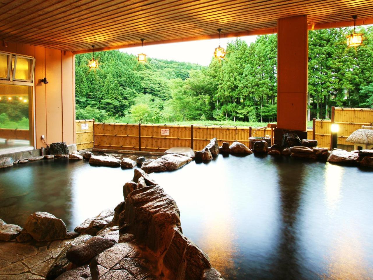 土湯温泉 やすらぎの宿 向瀧旅館 Hotel Fukushima  Exterior photo